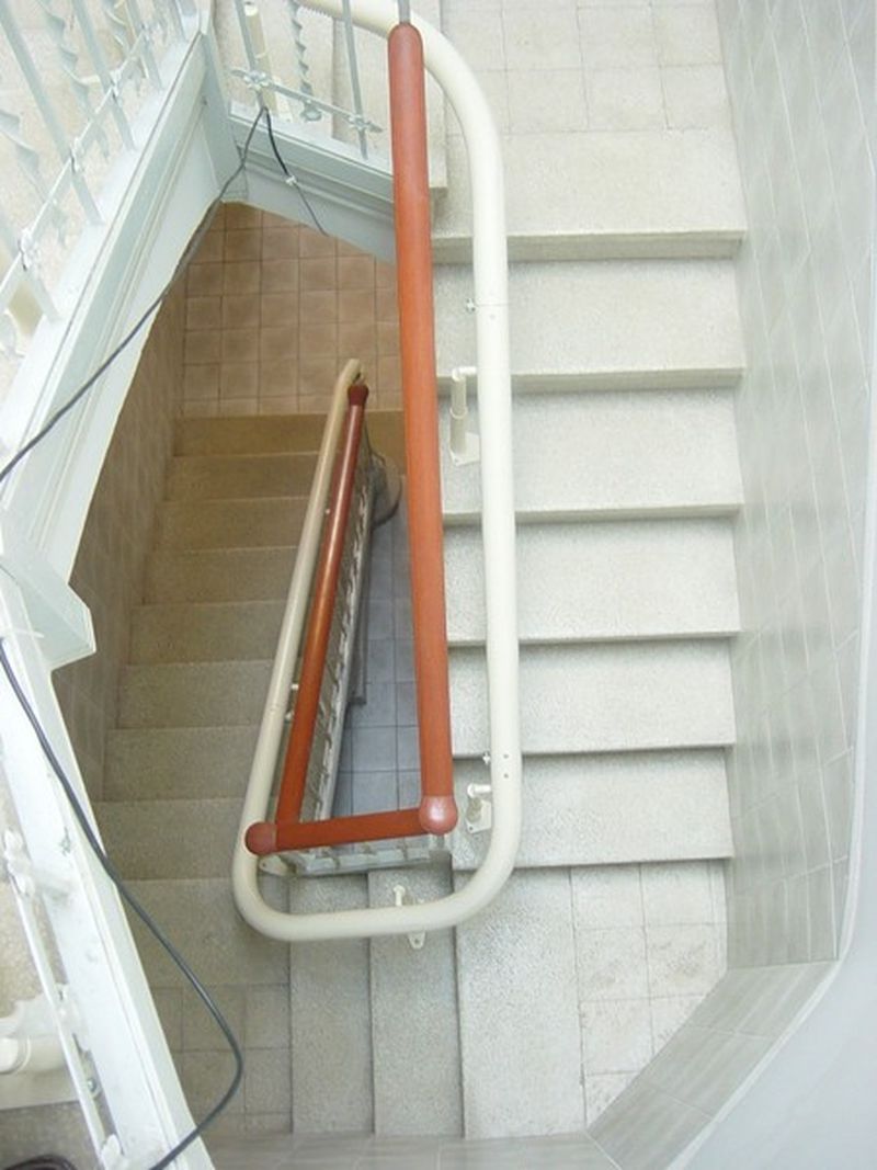 Dimensions minimales pour installer un monte escalier