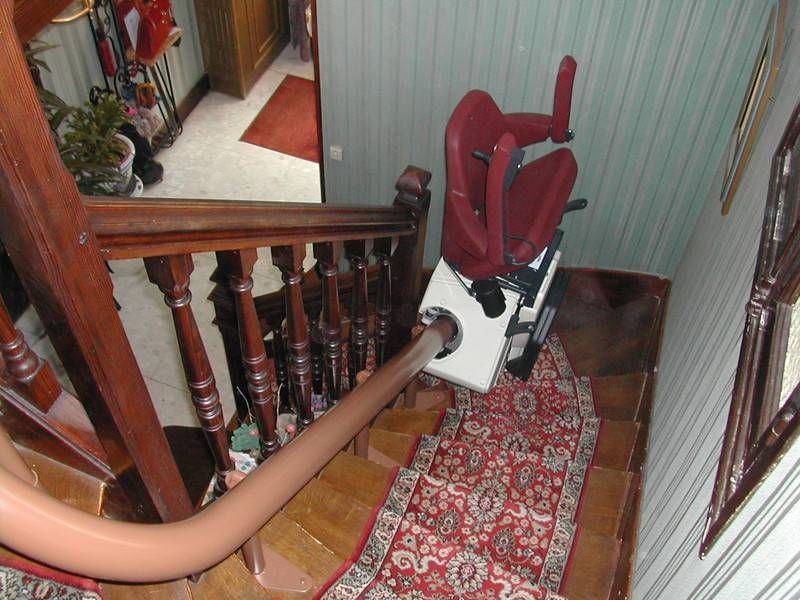 Pose d'un fauteuil pour escalier courbe à Cergy Pontoise