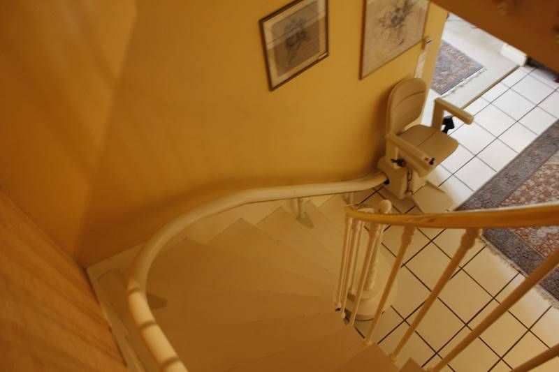 Réalisation d'un fauteuil élévateur d'escalier à Paris 75