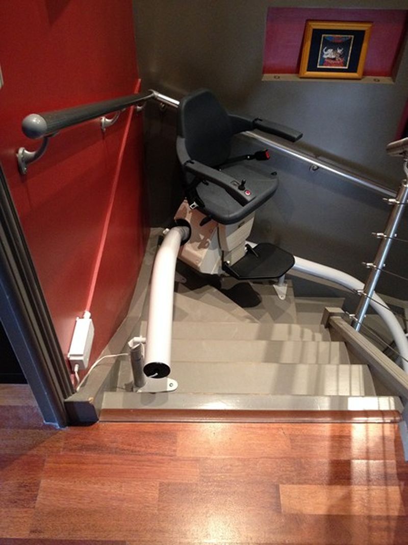 Equiper un monte escalier pour fauteuil roulant à proximité de Puteaux 92