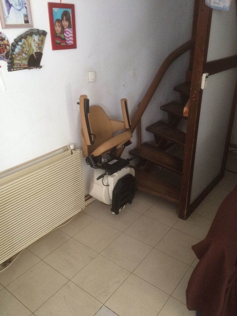 Installer un fauteuil d'escalier pas cher proche de Vauréal 95