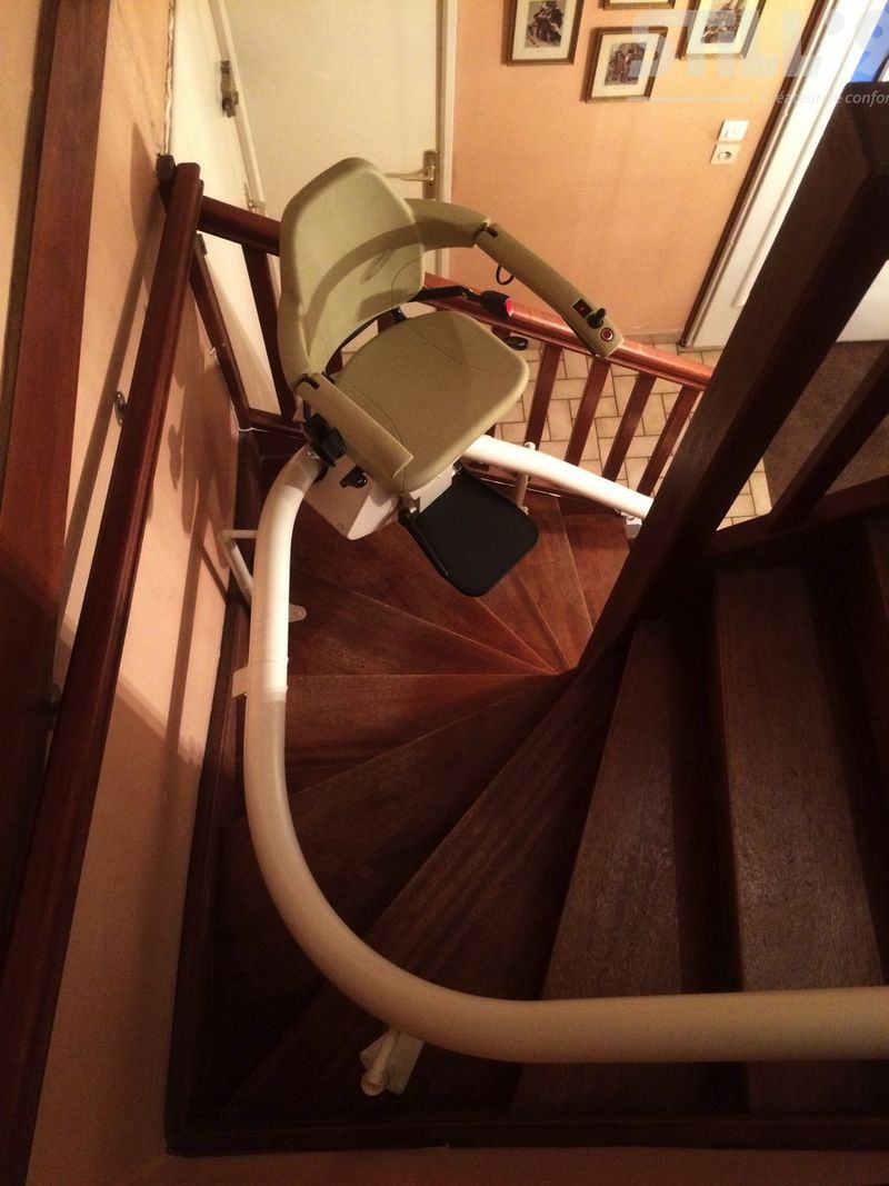 Livraison d'un fauteuil électrique d'escalier près de Courbevoie 92