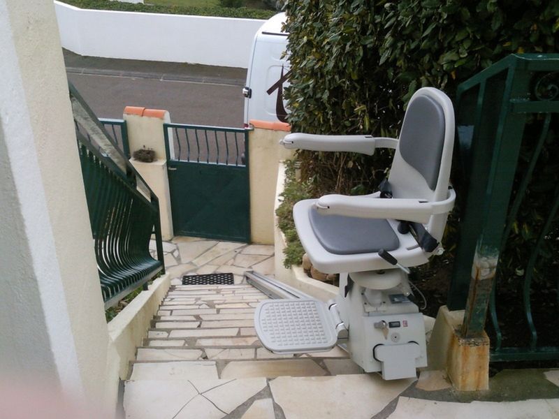 Pose d'un fauteuil d'escalier extérieur près de Morsang-sur-Orge 91