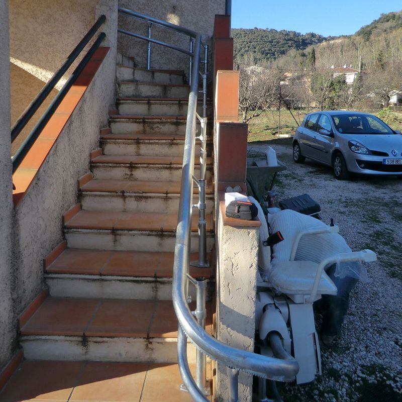 Installer une chaise d'escalier extérieure dans les environs de Savigny-sur-Orge 91
