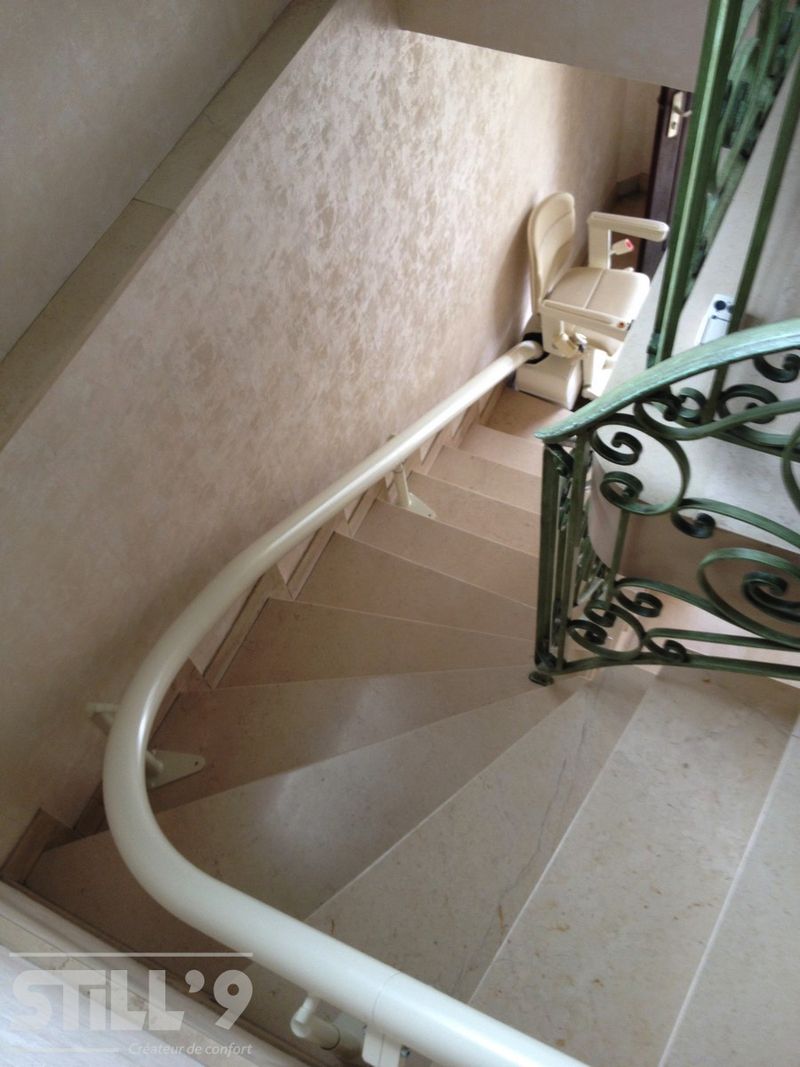 Aménager une chaise d'escalier monorail intérieur près de Paris 75