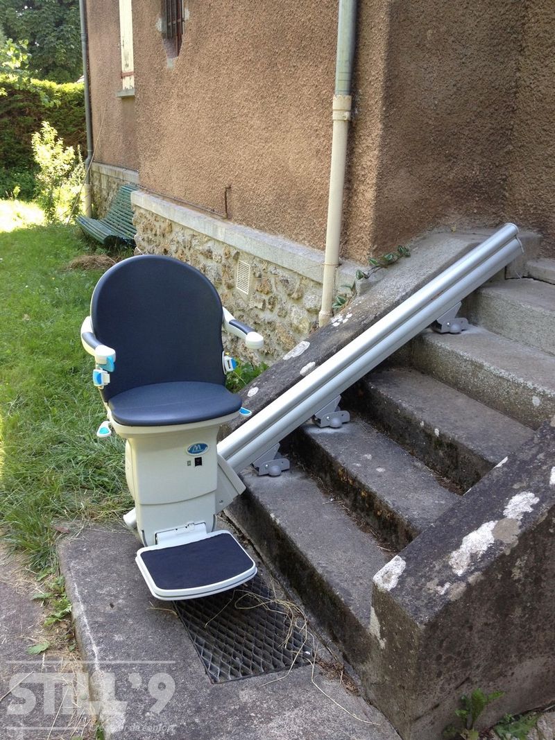 Fixer un fauteuil d'escalier extérieur dans les environs de Issy-les-Moulineaux 92