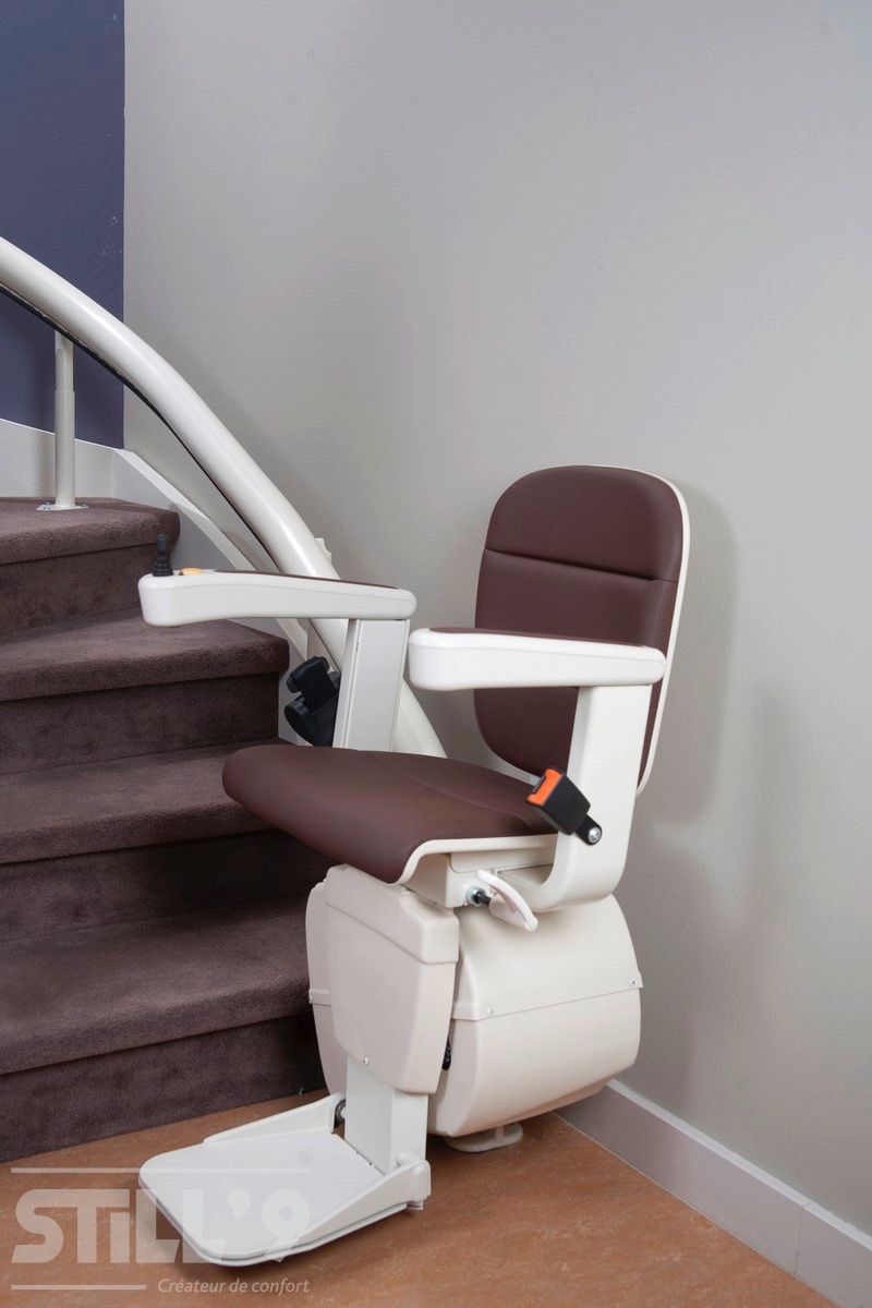 Fixer une chaise d'escalier pour personnes âgées dans les environs de Nanterre 92