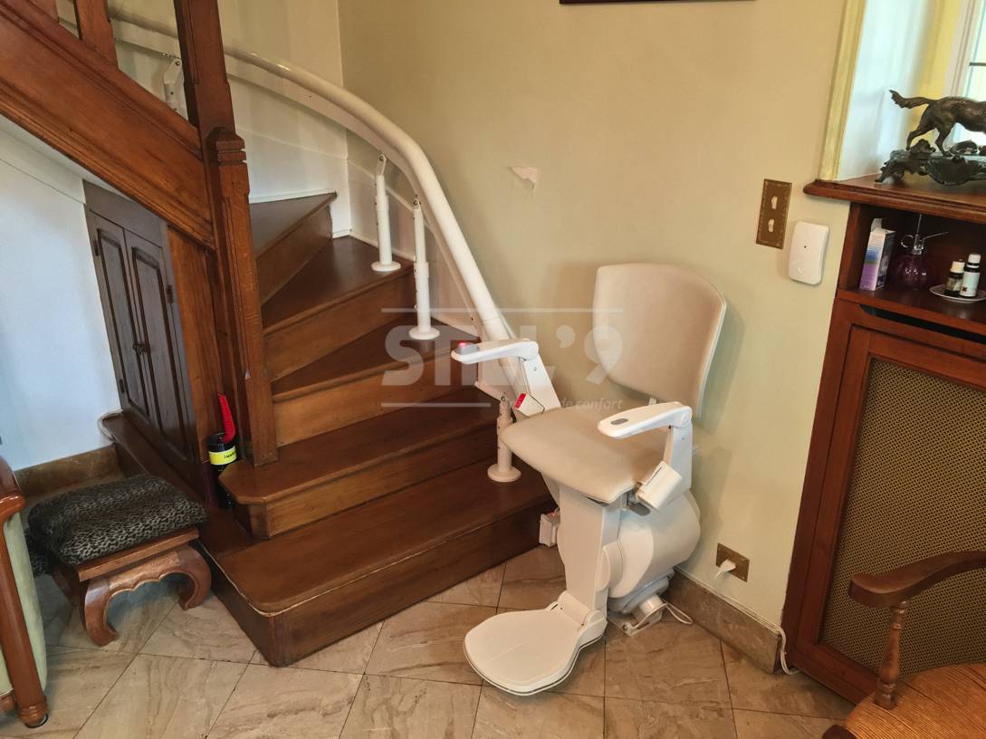 Mise en place d'un monte personne avec virage autour de la Seine Saint Denis 93