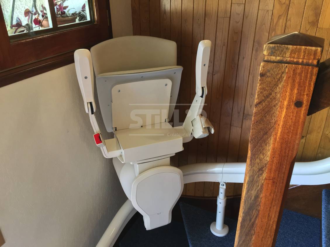 Mise en place d'un monte-escalier électrique près de Le Plessis-pâté 91