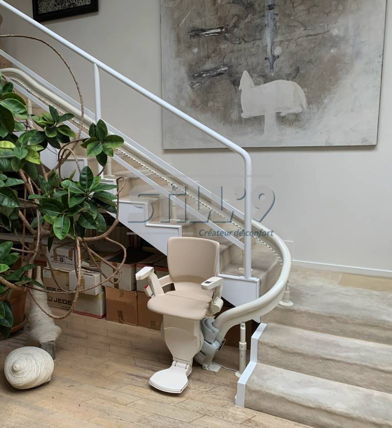 Pose d'un fauteuil monte personne intérieur en région parisienne