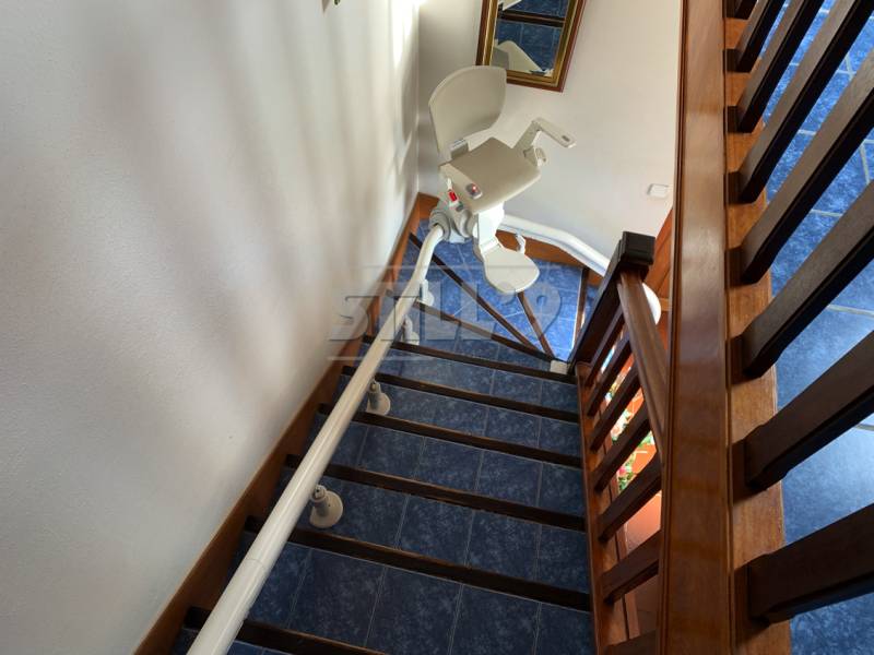 Disposer un siège monte-escalier avec virage proche de Villeneuve sur Bellot 77