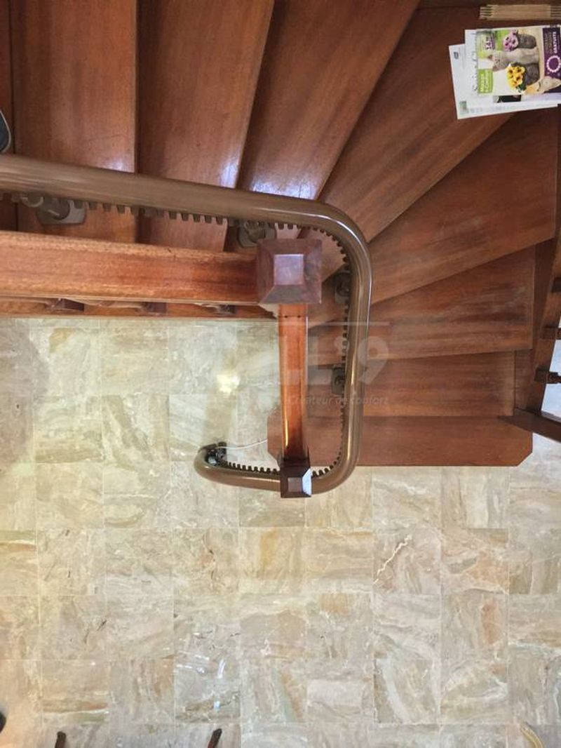 Livraison d'une chaise d'escalier électrique aux alentours de Saint-Cloud 92