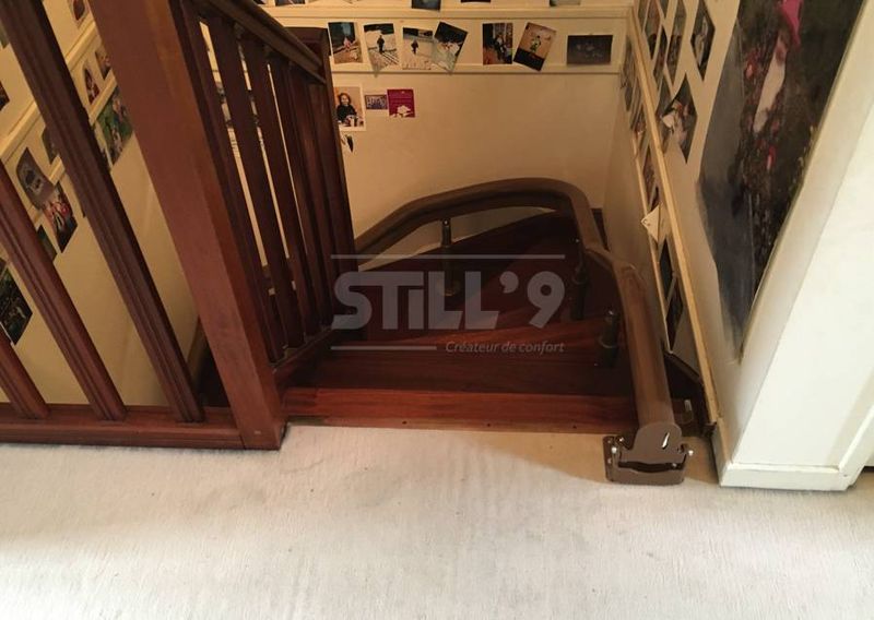 Fixation d'un siège d'escalier avec virage proche de Villabé 91