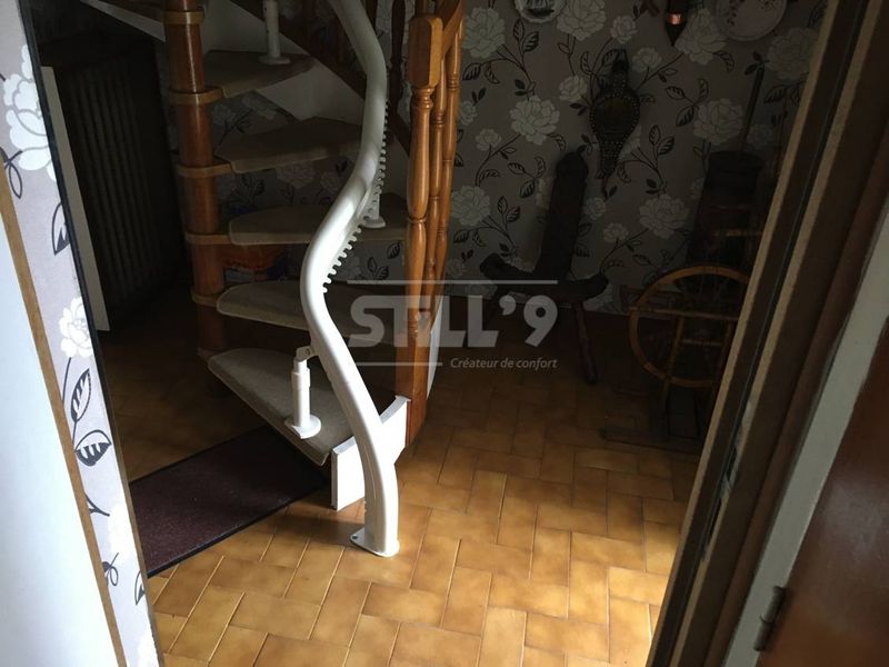 Utilisation d'un fauteuil d'escalier intérieur à Limeil Brevannes 94
