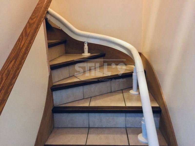 Montage d'une chaise d'escalier avec virage à Massy 91