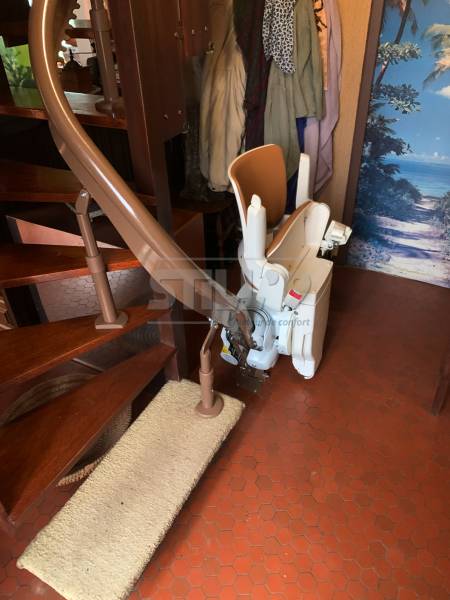 Pose d'un siège d'escalier électrique aux alentours de Réau 77