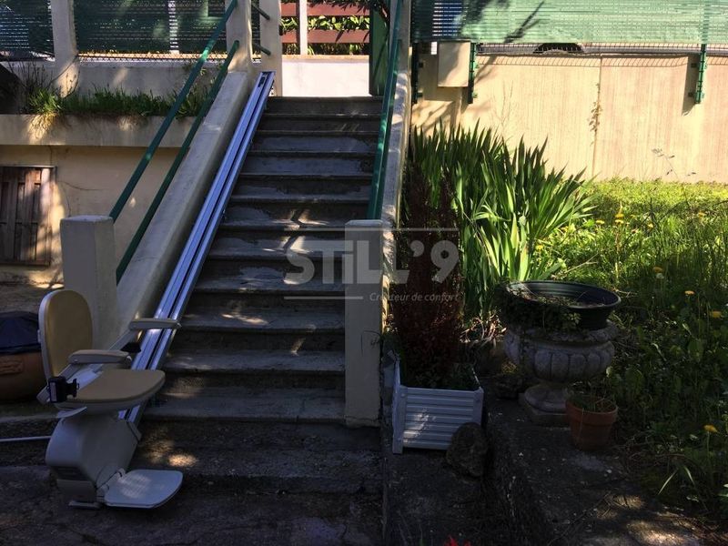 Utilisation d'un monte-escalier à côté de Levallois-Perret 92