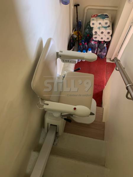Installer un monte-escalier droit dans un escalier très pentu à côté de Fontenay aux Roses 92