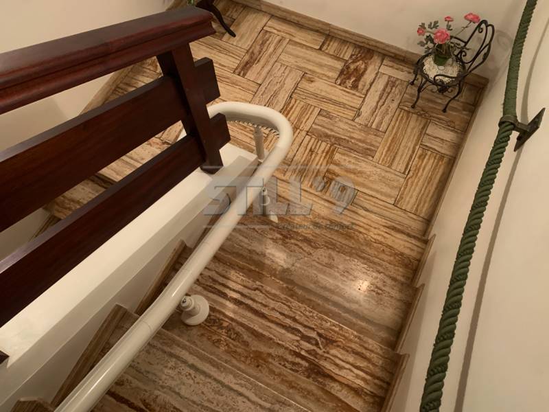 Mise en place d'un fauteuil monte-personne électrique proche de Breuillet 91