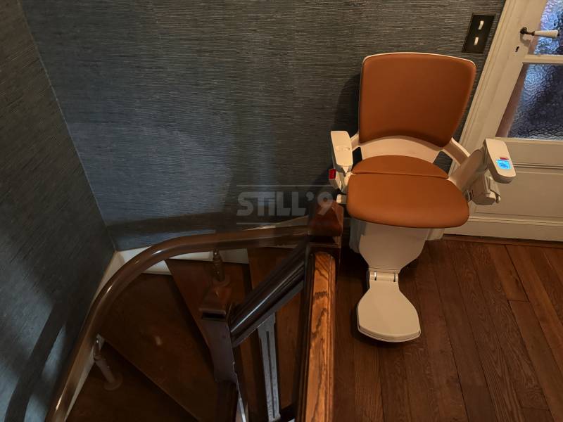 Mettre en place un fauteuil monte-escalier intérieur à Asnières 92