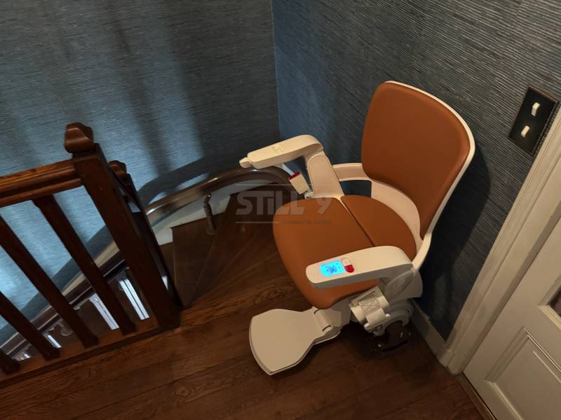 Livraison d'un fauteuil monte-escalier intérieur à côté d'Asnières 