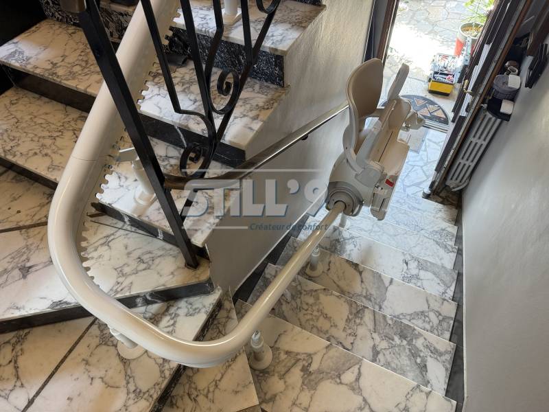 Fixer un fauteuil électrique PMR à domicile autour d'Avrainville 91