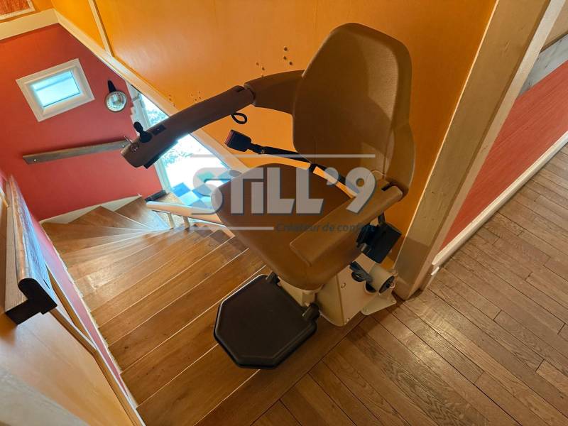 Montage d'une chaise monte-escalier électrique à côté de Wissous 91