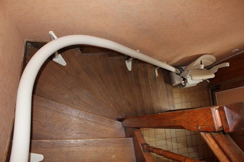 Vendre chaise élévatrice dans le 92 aux alentours de Suresnes